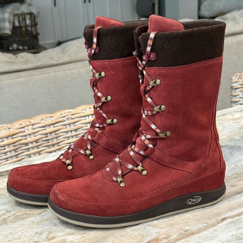 Women’s CHACO Uma Incense red suede lace up boots- Size 8.5.
